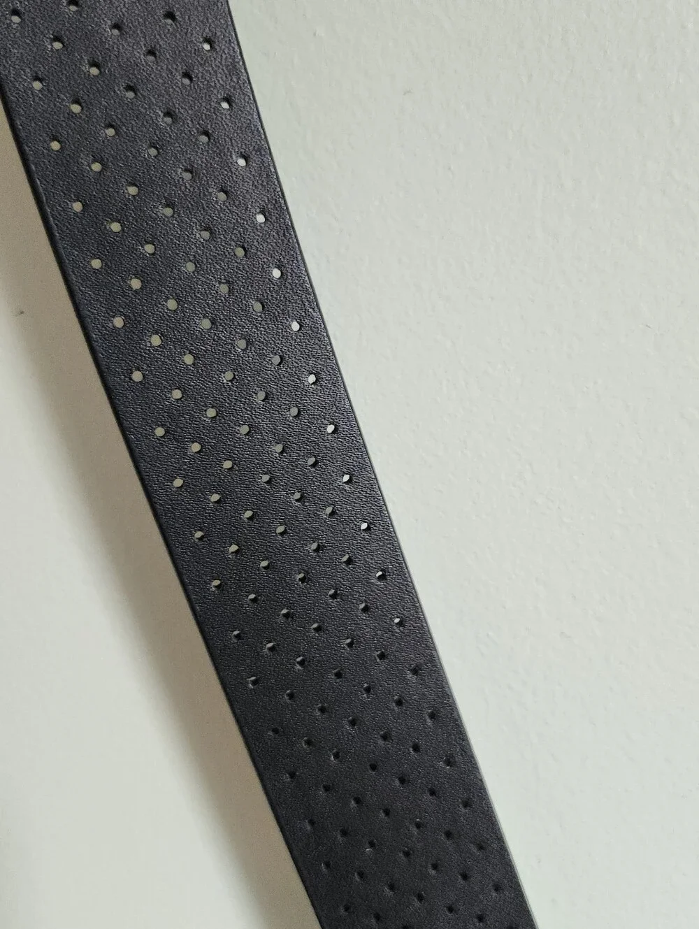 Nike Mens Leather Reversible Black/White Perforated Golf Belt Size 32-33W *READ*